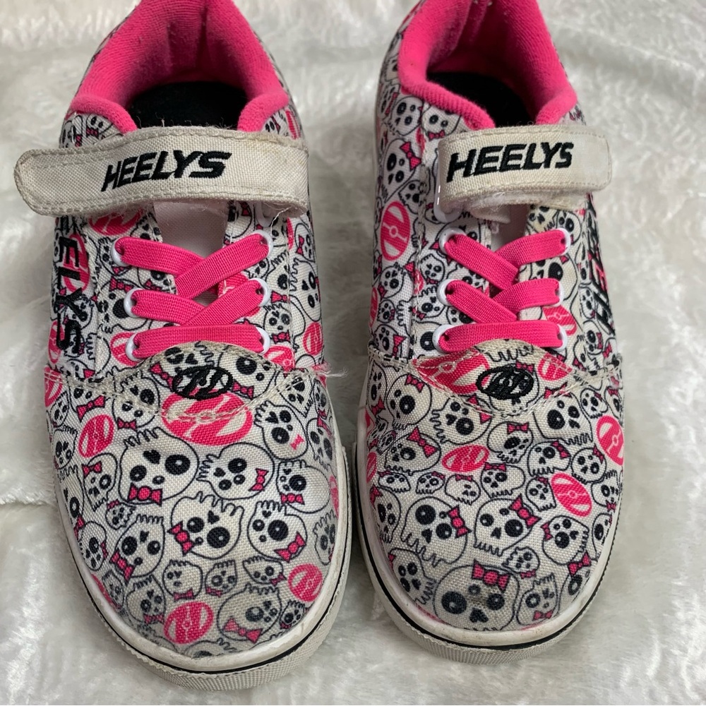 Heelys Kids Skull skate Sneakers - Pink and Gray. Youth size 5